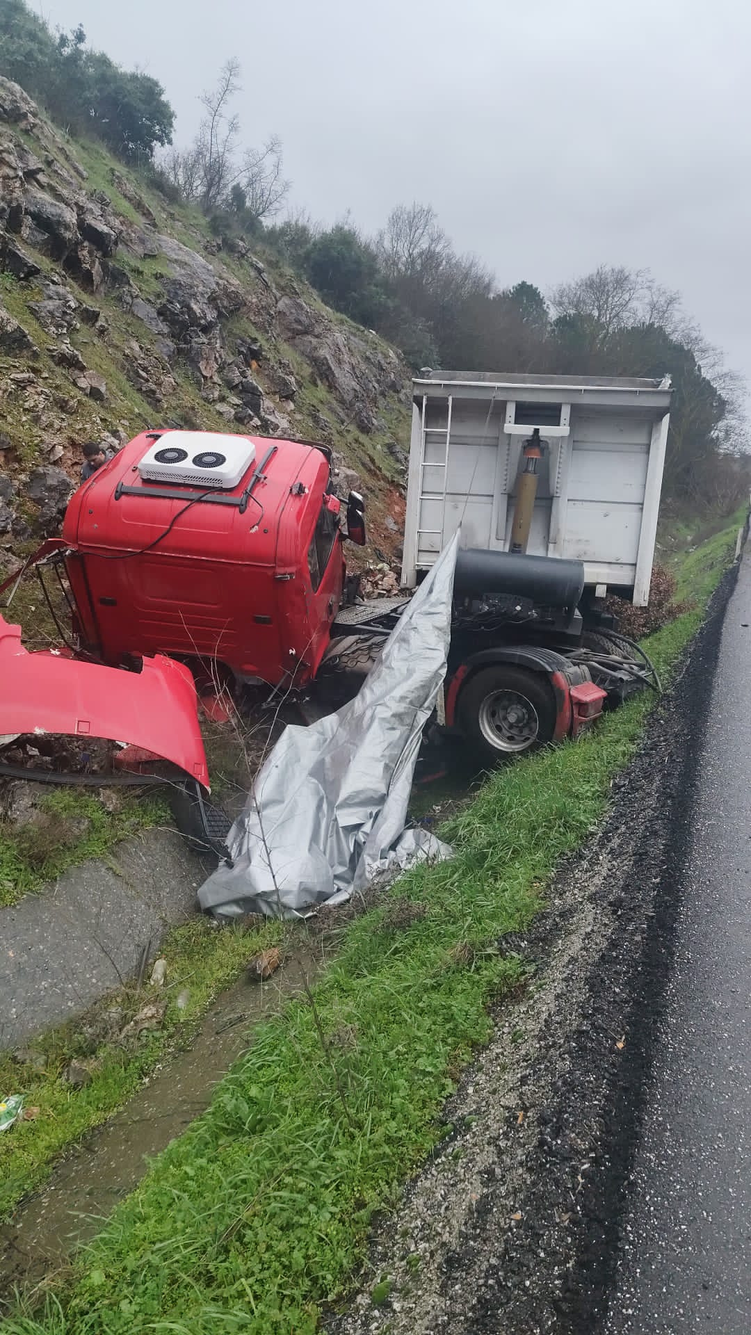 TEK TARAFLI TRAFİK KAZASI: 1 YARALI