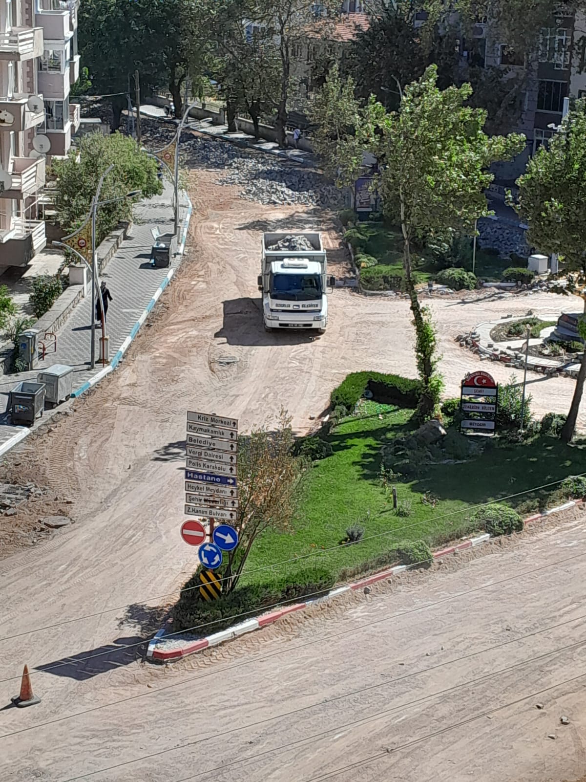 İstasyon Caddesi’nde Taş Söküm Çalışmaları Hızla Devam Ediyor