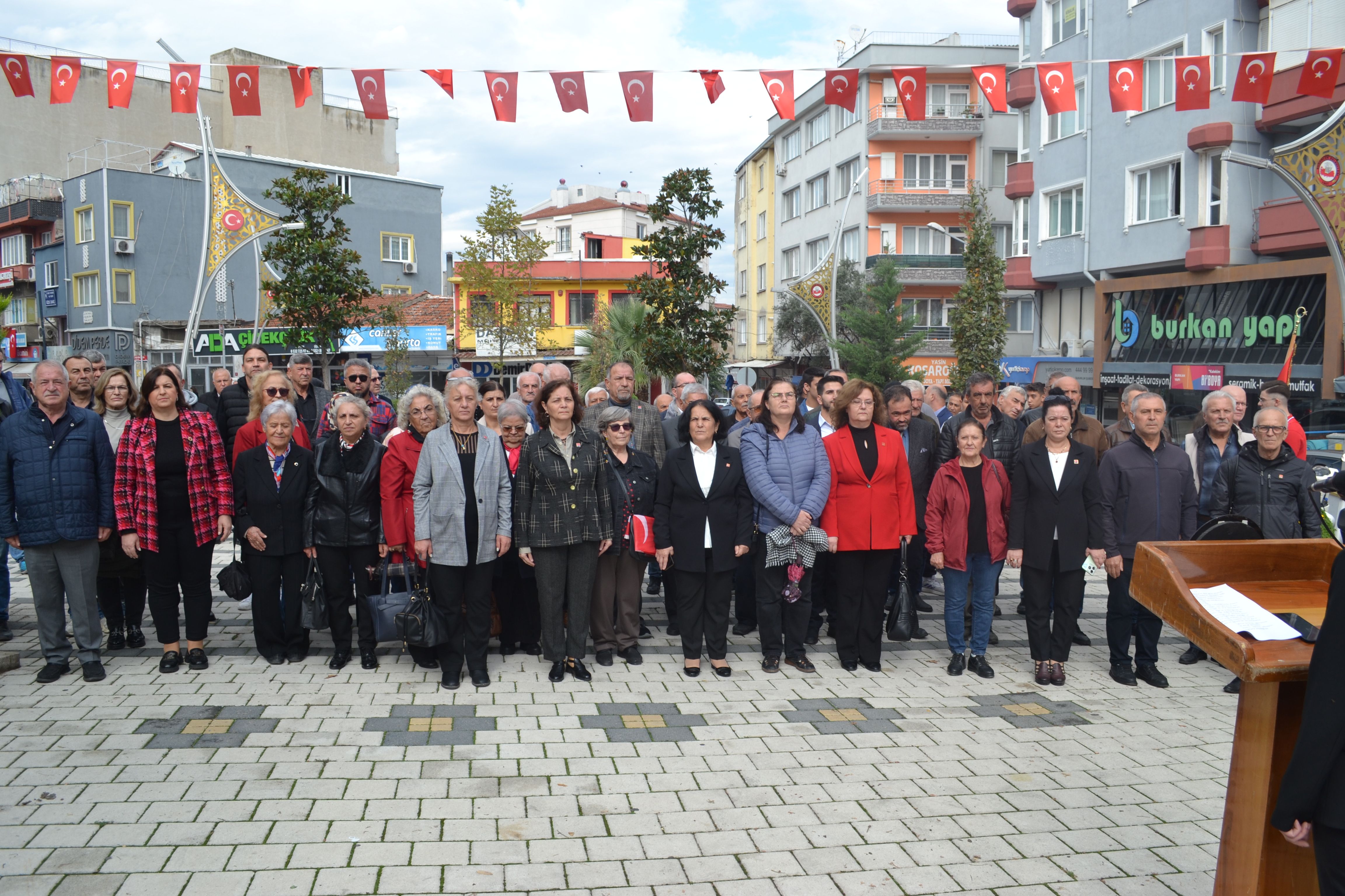 CHP’den Geleneksel Cumhuriyet Çelengi